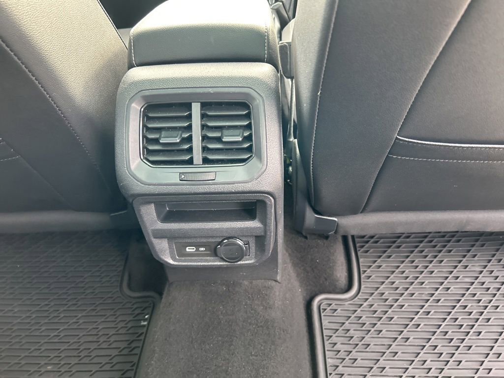 Used 2023 Volkswagen Tiguan SE R-Line image 31