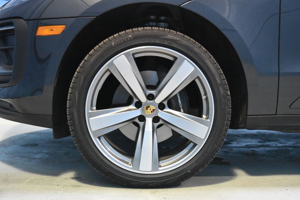 Certified 2025 Porsche Macan image 30