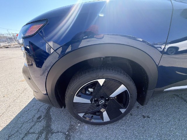 New 2026 Nissan Kicks SR w/ Cold Weather Package AWD/4WD image 10