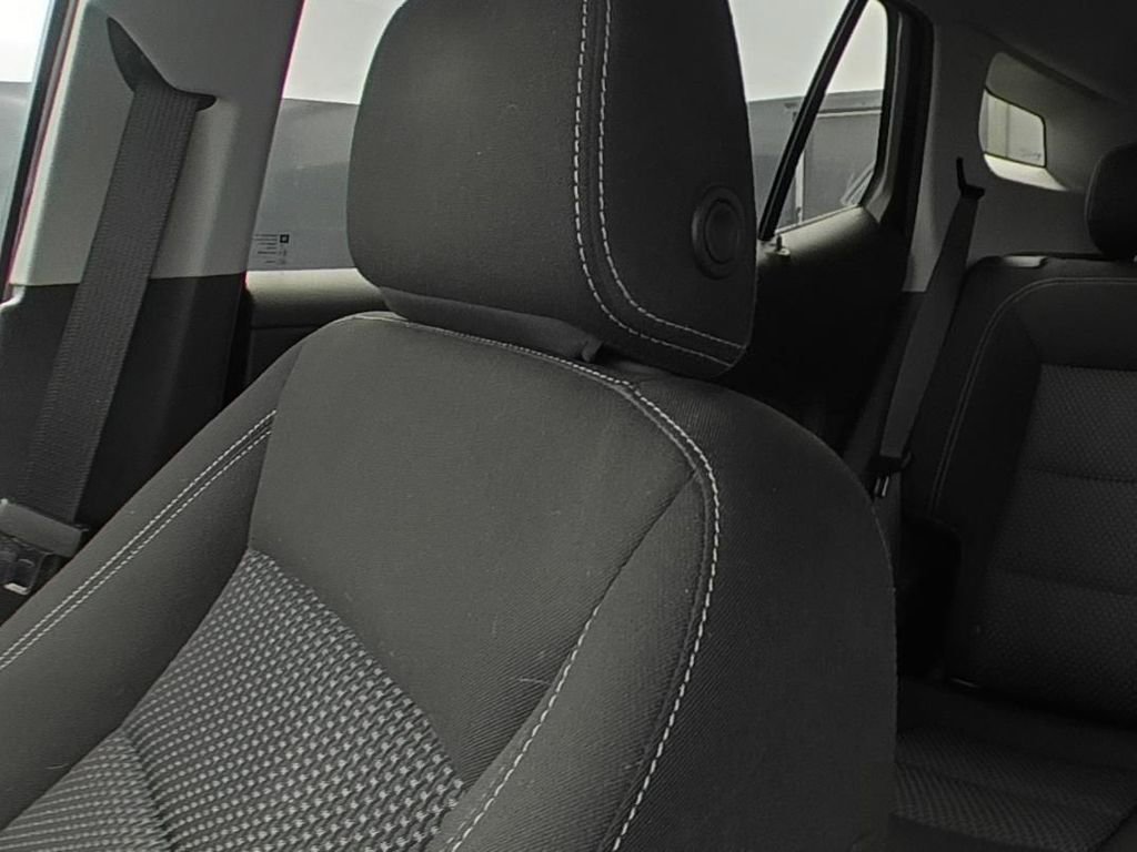 Used 2023 GMC Terrain SLE w/ Driver Convenience Package FWD image 9