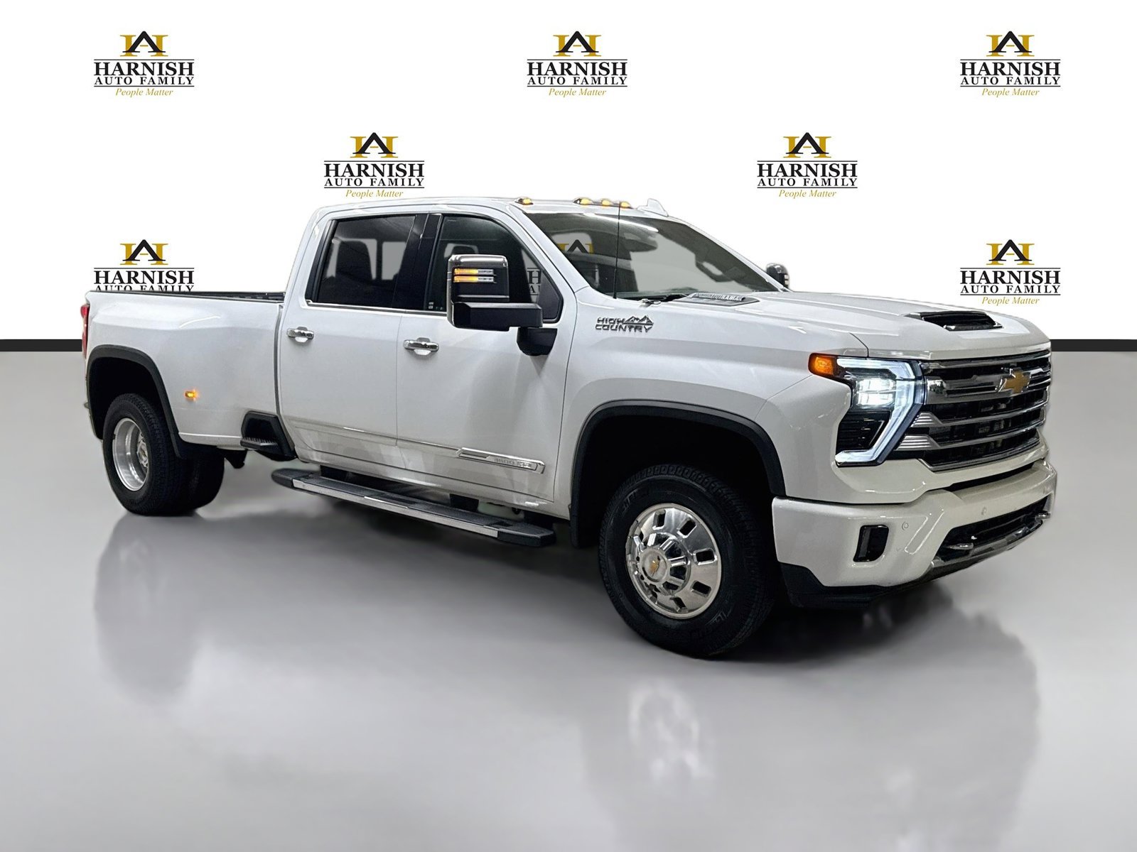Used 2024 Chevrolet Silverado 3500 High Country w/ High Country Premium Package AWD/4WD image 3