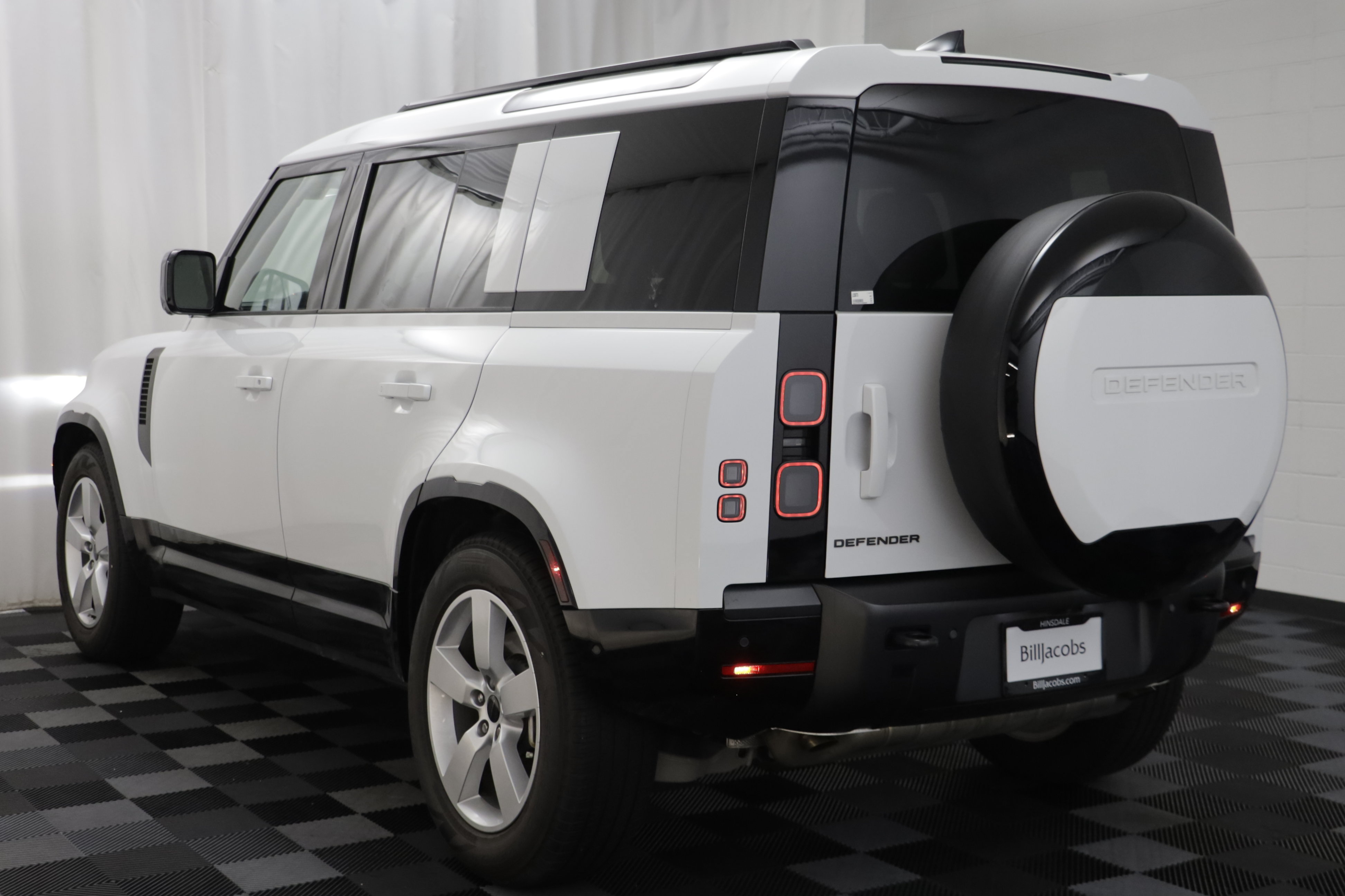 Certified 2026 Land Rover Defender 110 X-Dynamic SE AWD/4WD image 16