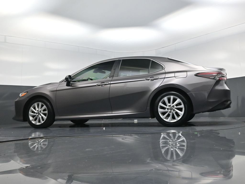 Used 2023 Toyota Camry LE image 18