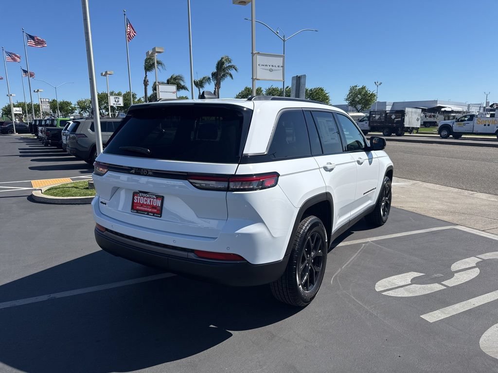 New 2026 Jeep Grand Cherokee Altitude AWD/4WD image 4