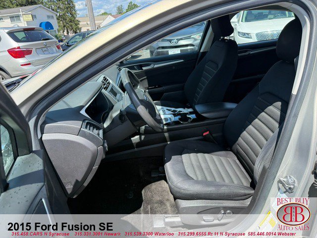 Used 2015 Ford Fusion SE FWD image 11