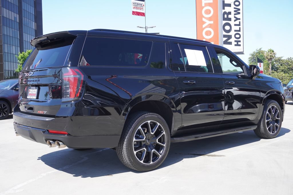 Used 2026 Chevrolet Suburban RST RWD image 7