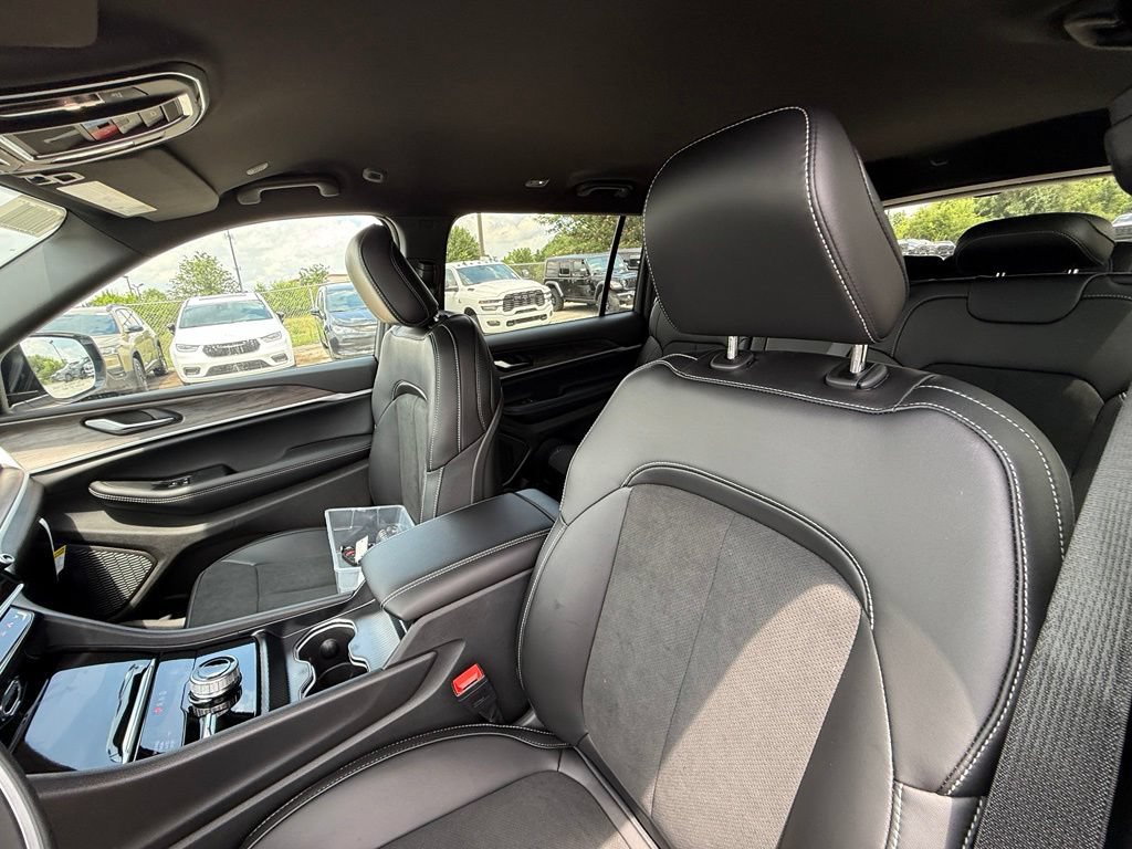 New 2026 Jeep Grand Cherokee L 4WD image 12