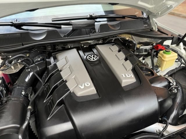 Used 2013 Volkswagen Touareg TDI AWD/4WD image 50
