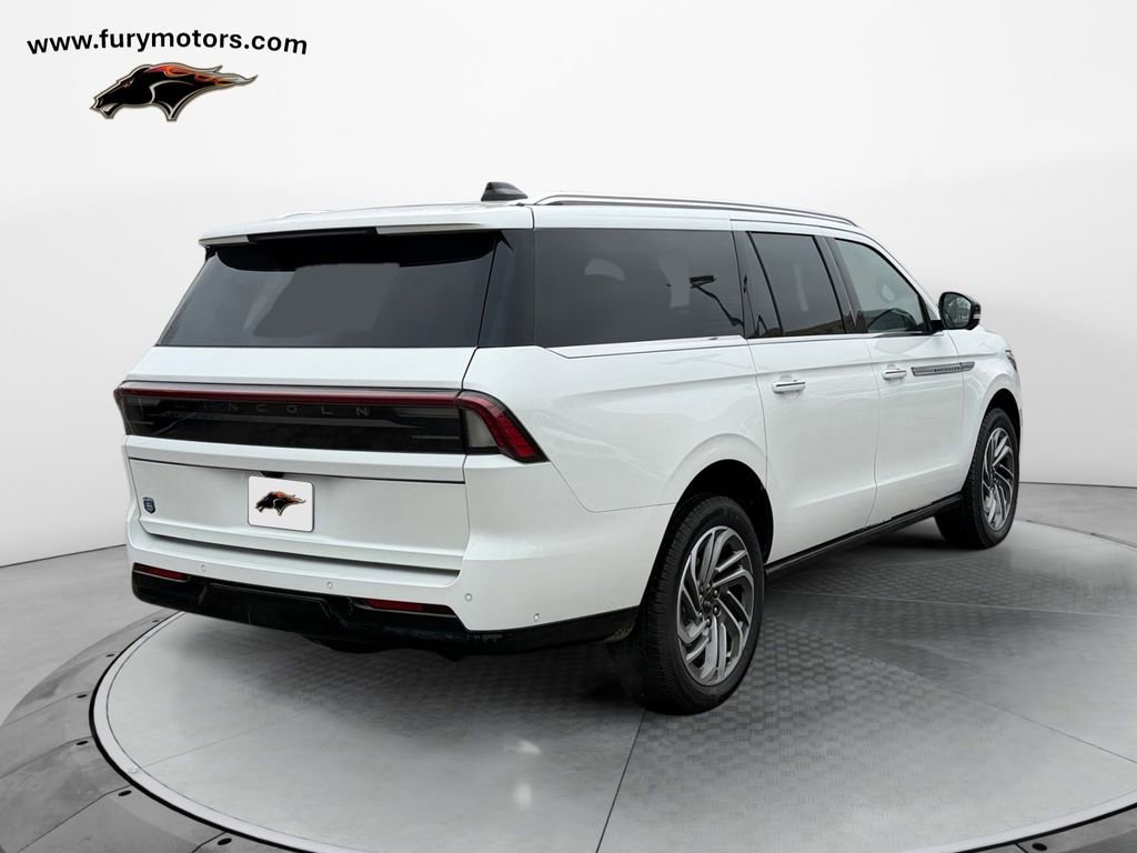 Used 2025 Lincoln Navigator L Reserve image 3