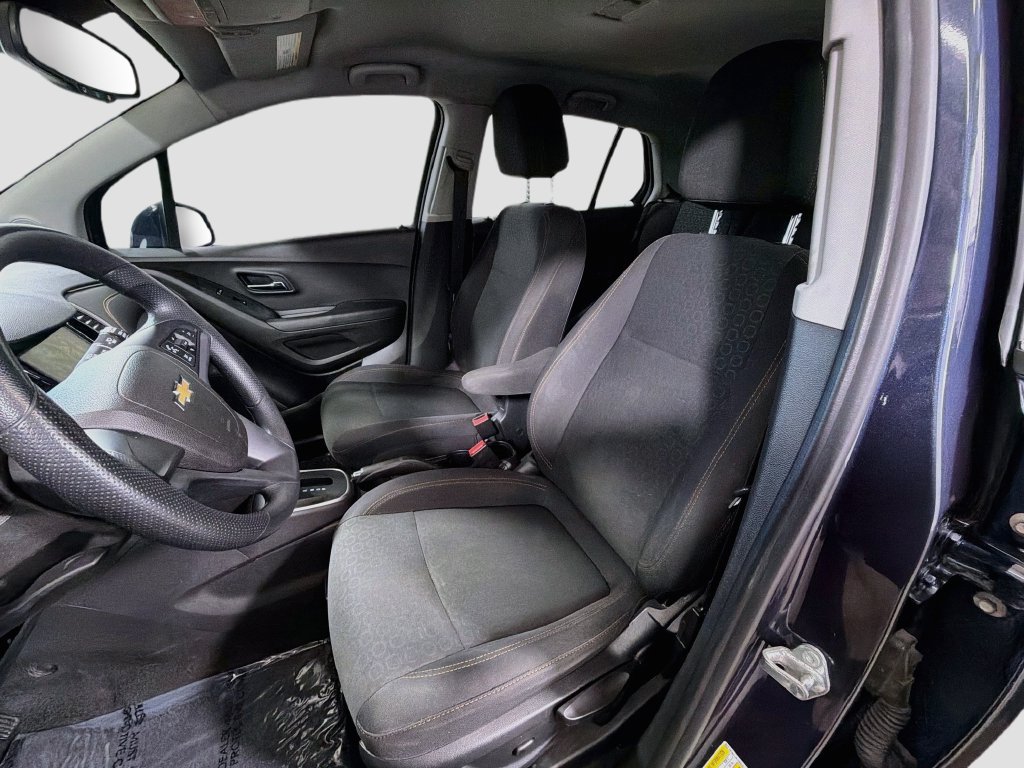 Used 2018 Chevrolet Trax LS FWD image 18