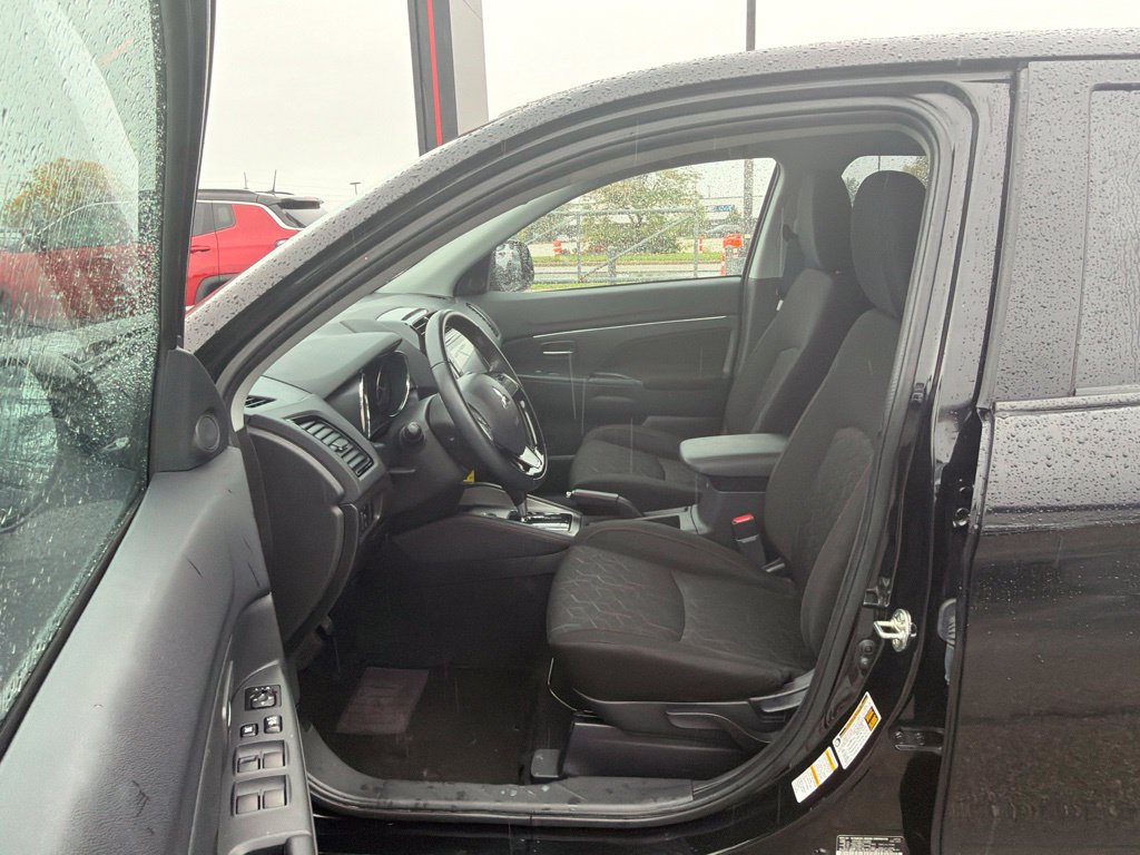 Used 2025 Mitsubishi Outlander Sport LE AWD/4WD image 18