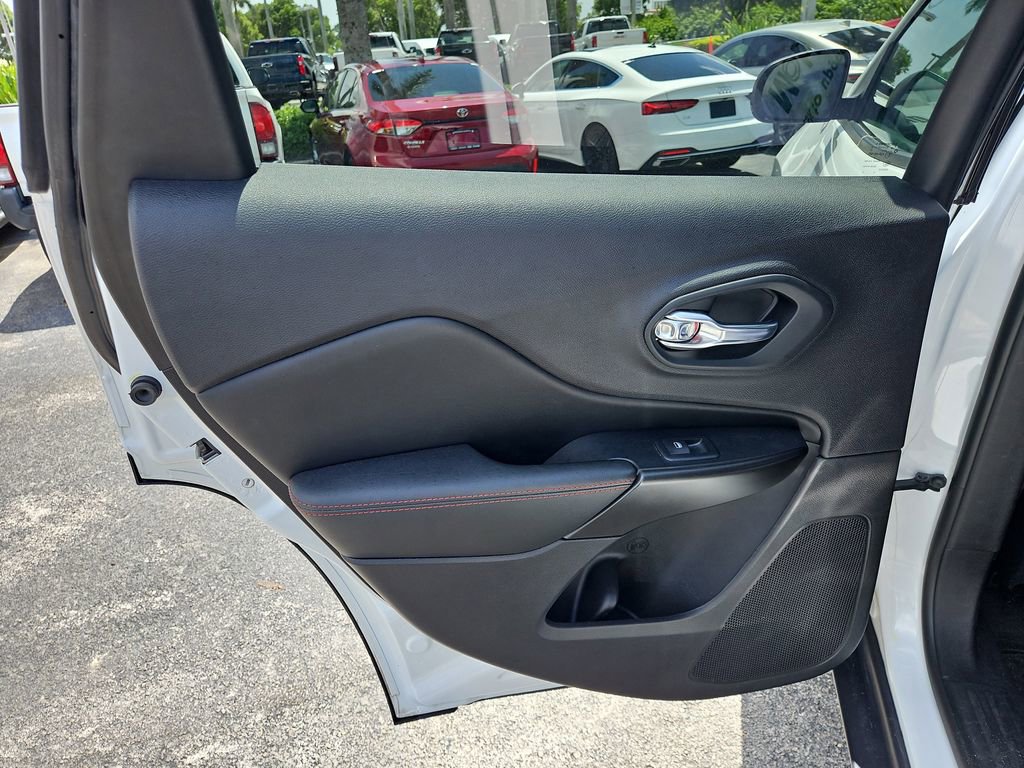 Used 2019 Jeep Cherokee Trailhawk w/ Cold Weather Group image 12