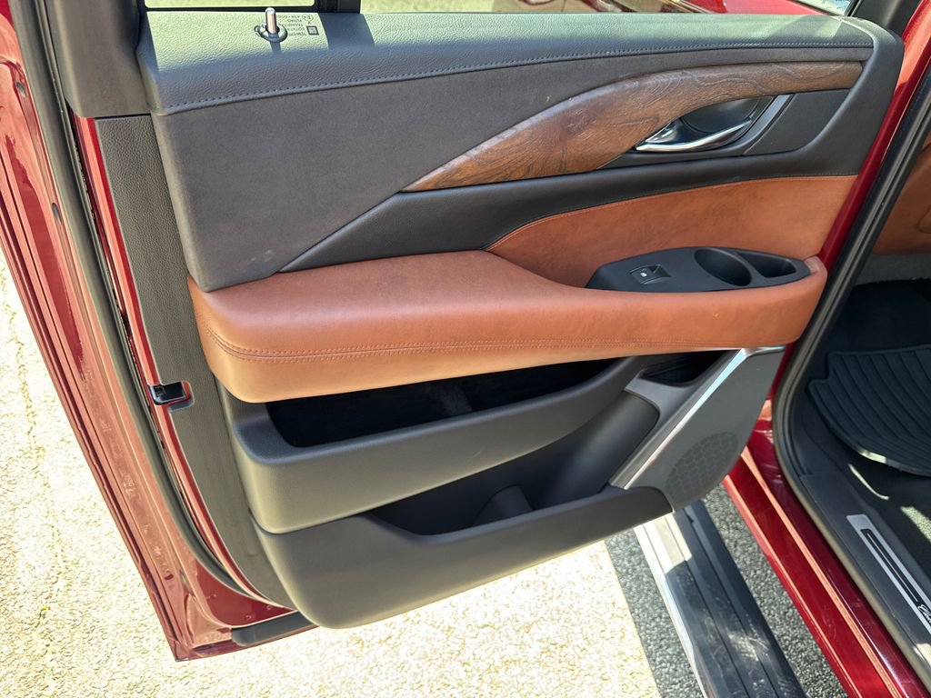 Used 2018 Cadillac Escalade ESV Premium Luxury image 21