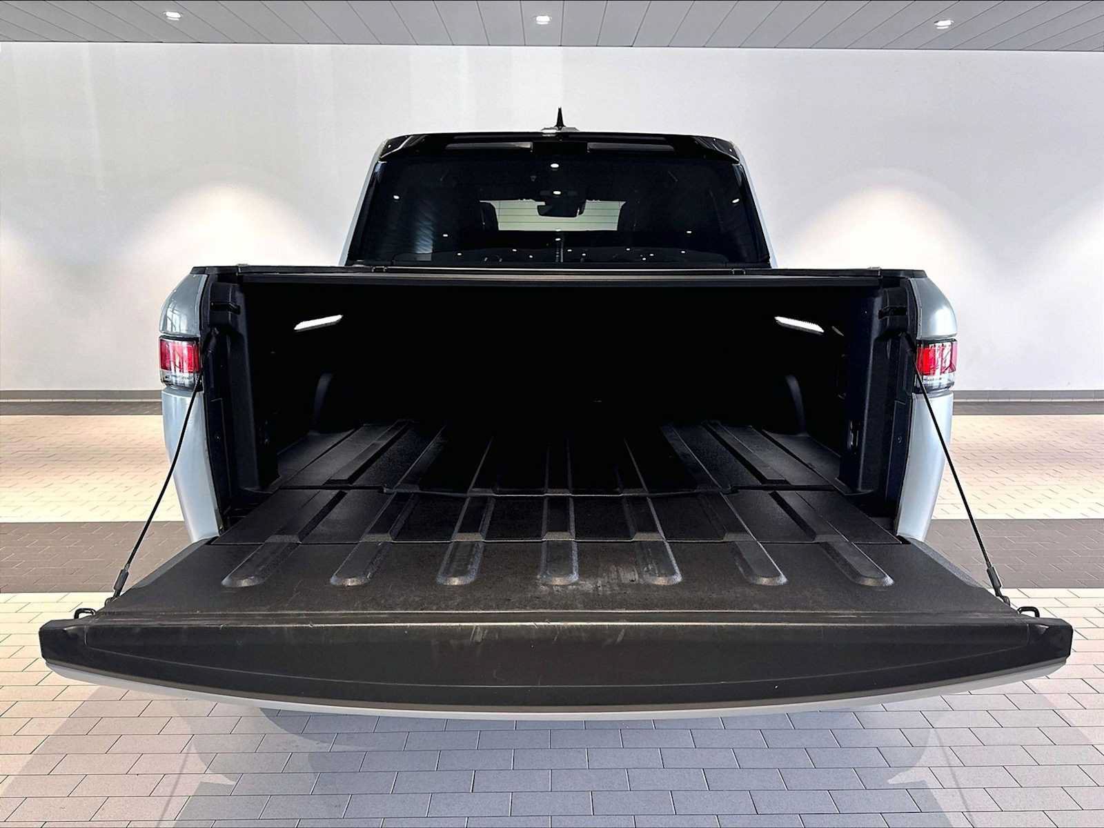 Used 2024 Rivian R1T Adventure AWD/4WD image 32