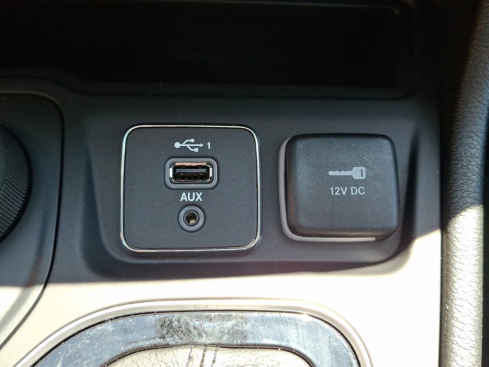 Used 2022 Jeep Cherokee Limited AWD/4WD image 23