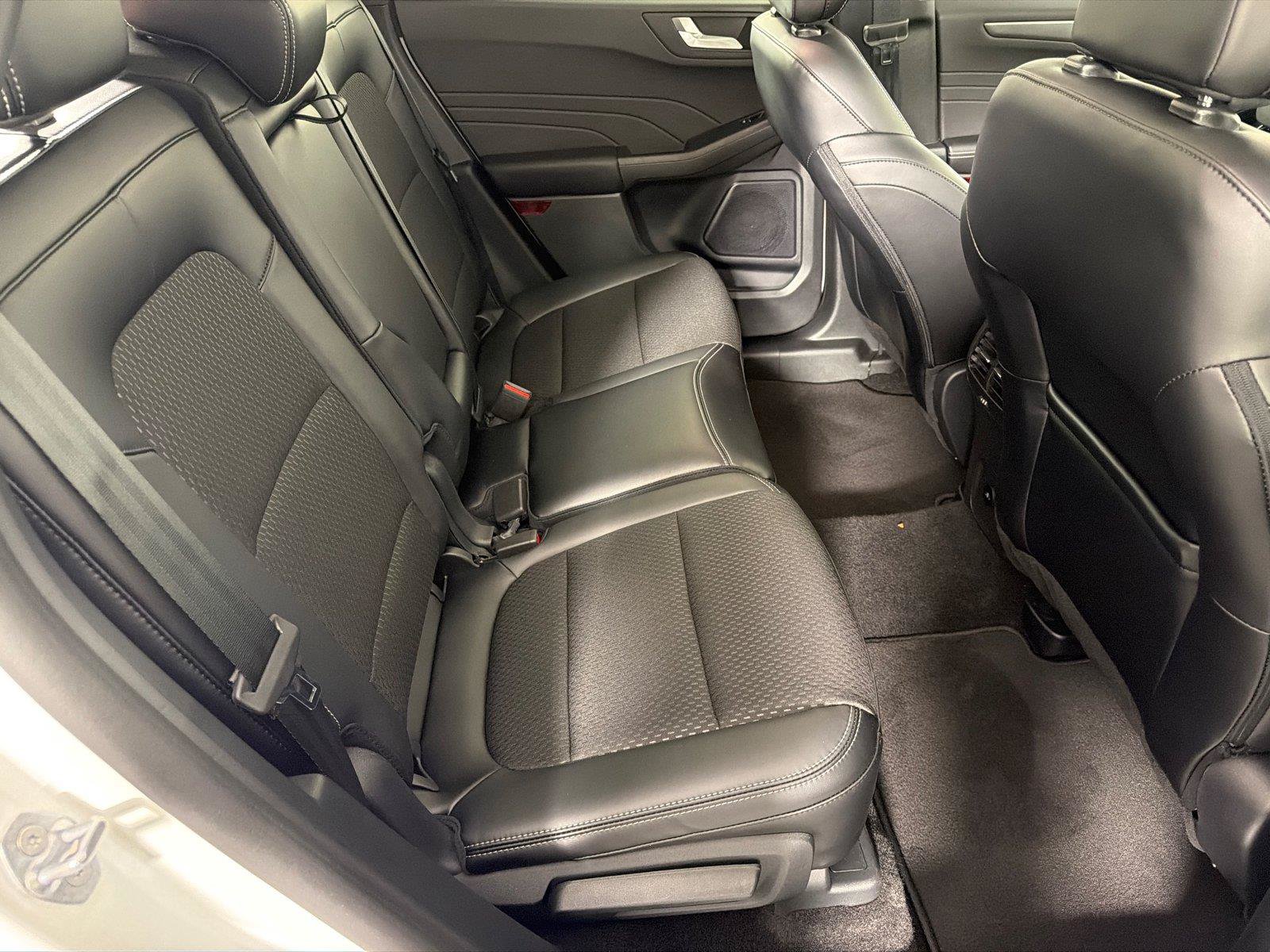 Used 2025 Ford Escape SE FWD image 15