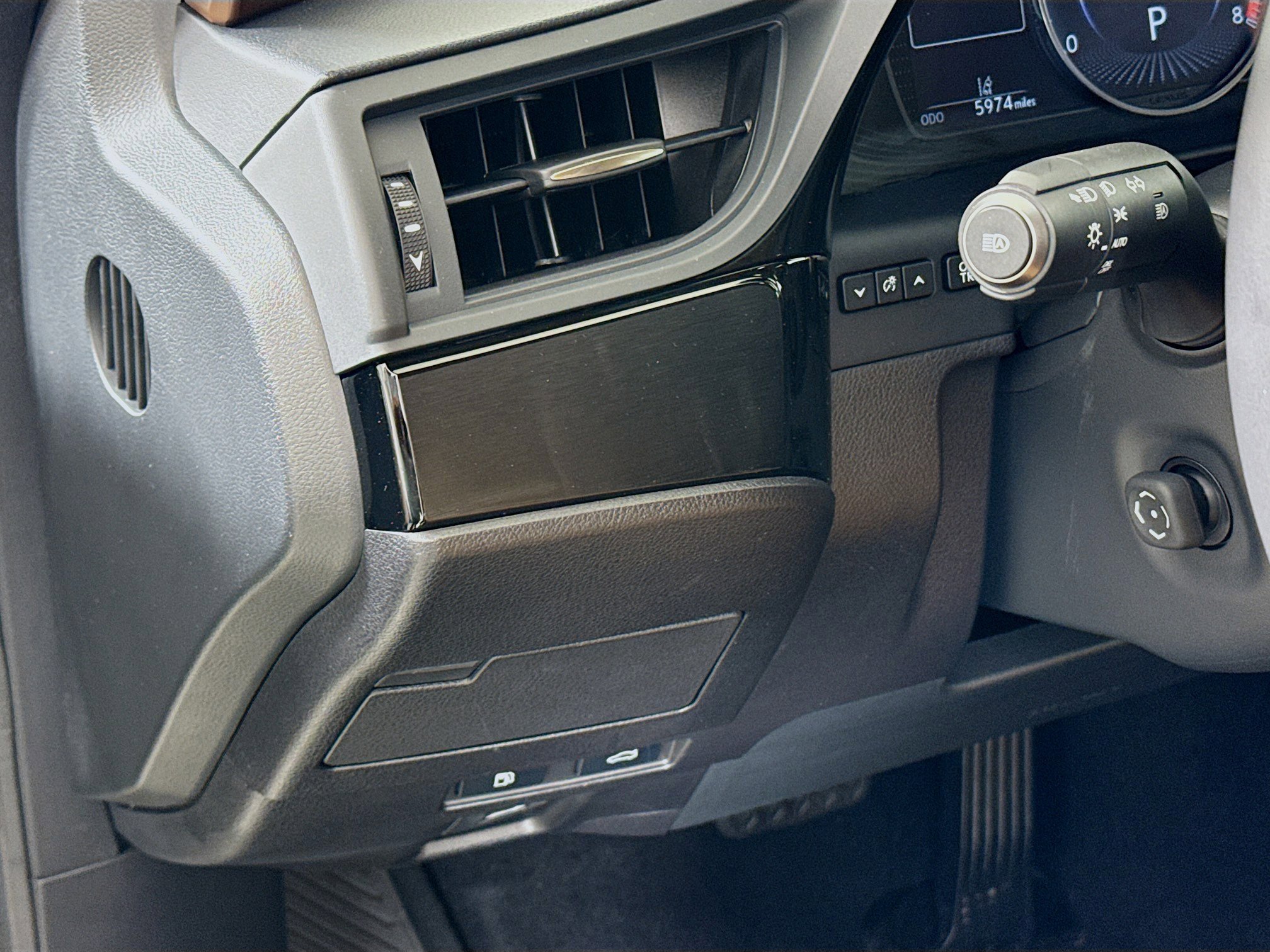 Certified 2024 Lexus ES 350 w/ Premium Package image 10