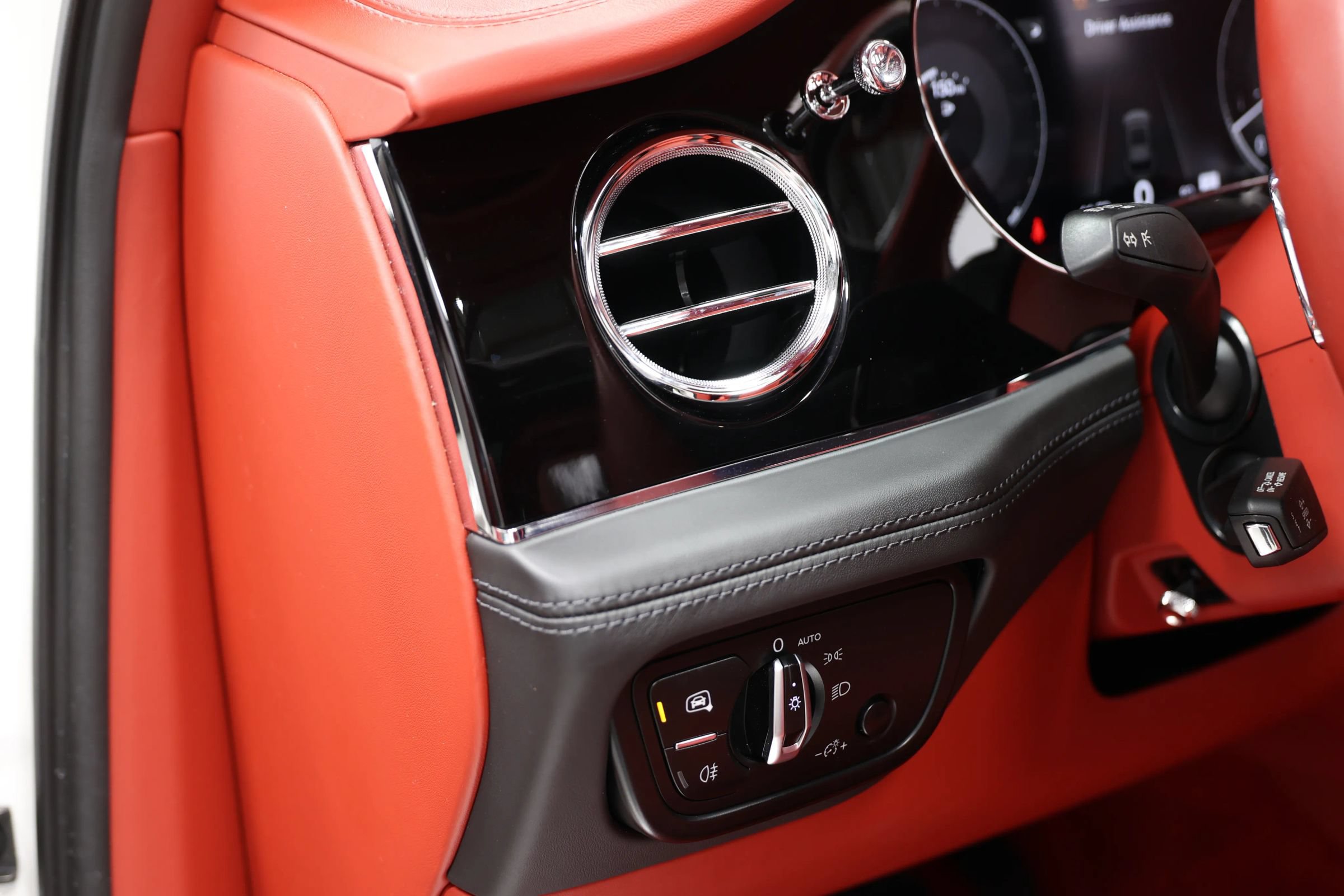 Used 2022 Bentley Bentayga AWD/4WD image 23