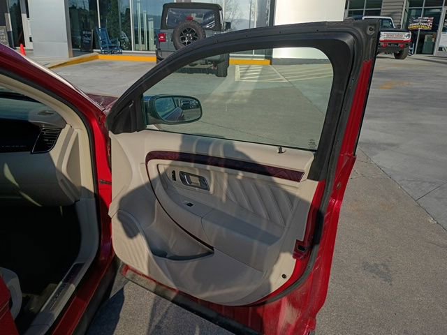 Used 2010 Ford Taurus Limited image 16