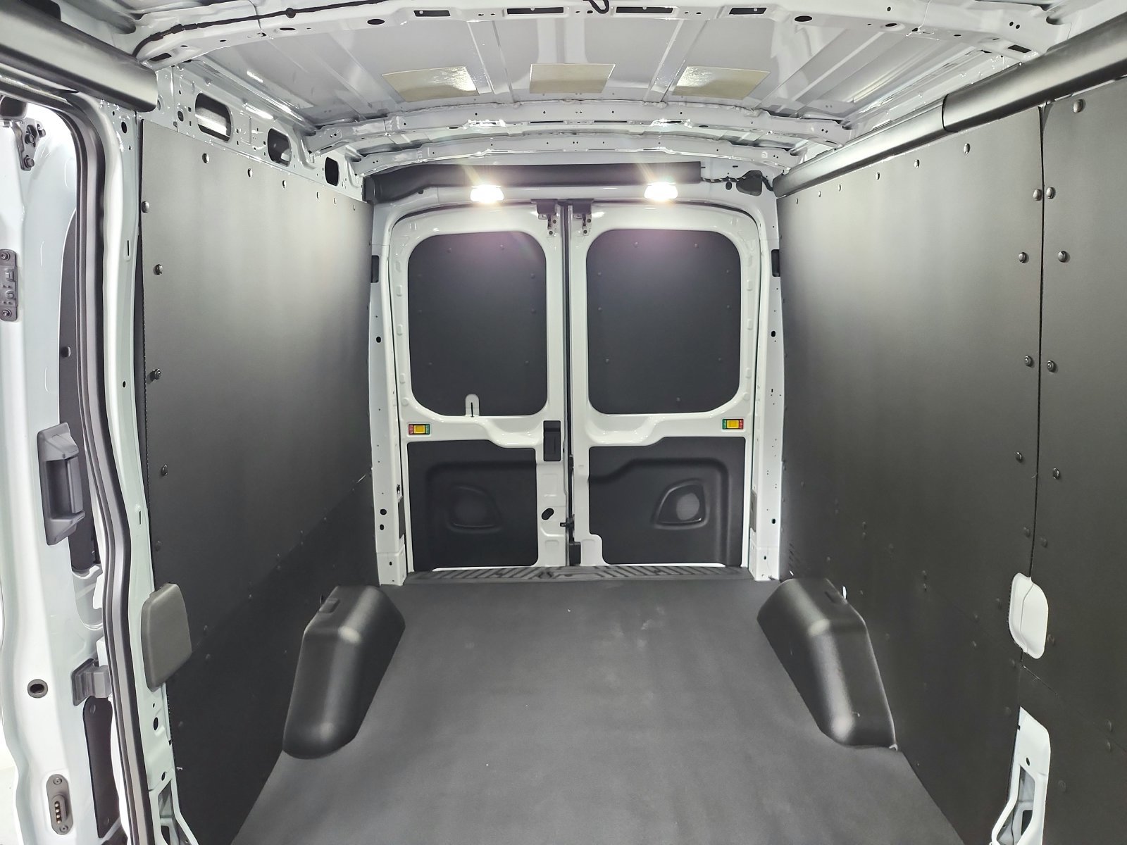 New 2027 Ford Transit 250 148 Medium Roof w/ Load Area Protection Package RWD image 40