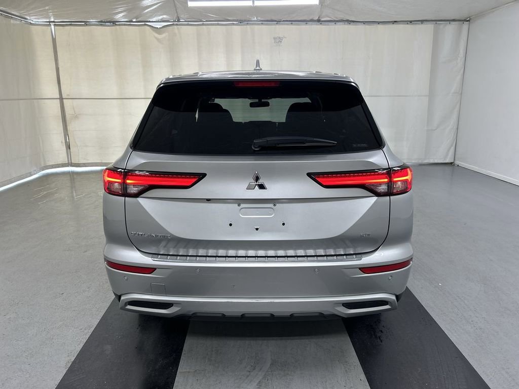 Used 2023 Mitsubishi Outlander SE AWD/4WD image 7
