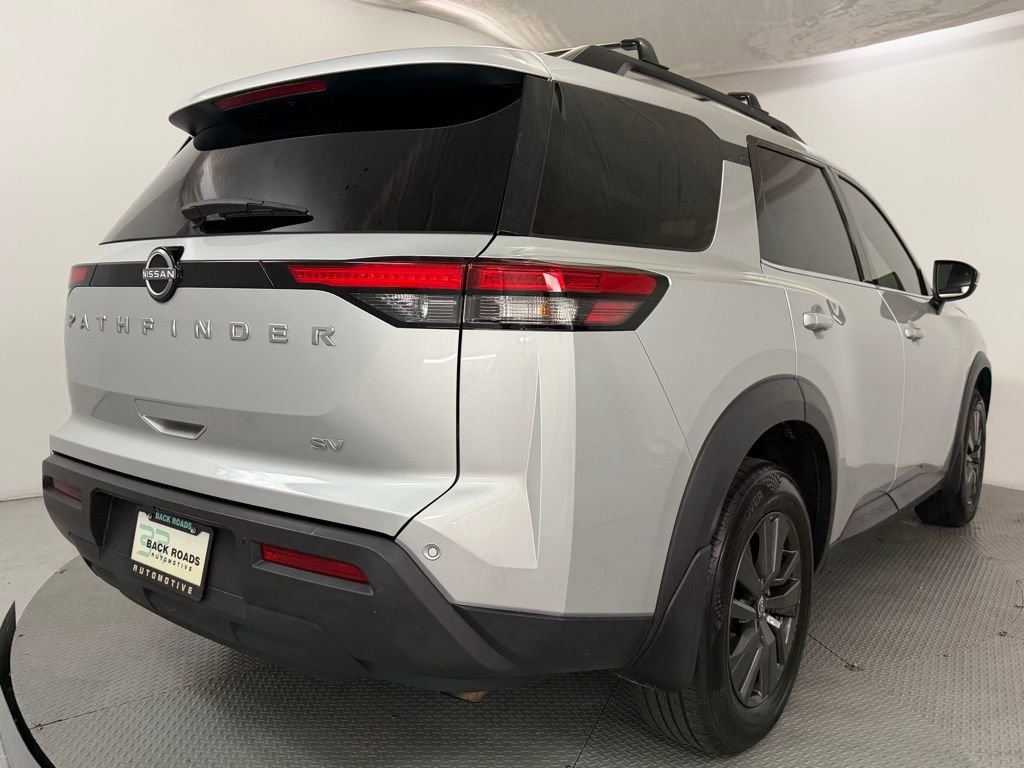 Used 2023 Nissan Pathfinder SV image 9