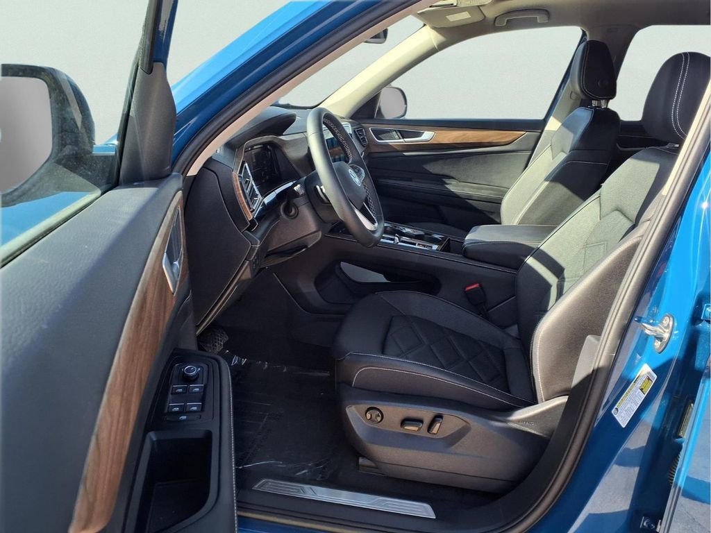 Used 2025 Volkswagen Atlas SE image 9