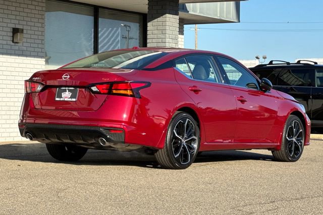 New 2025 Nissan Altima 2.5 SR image 4