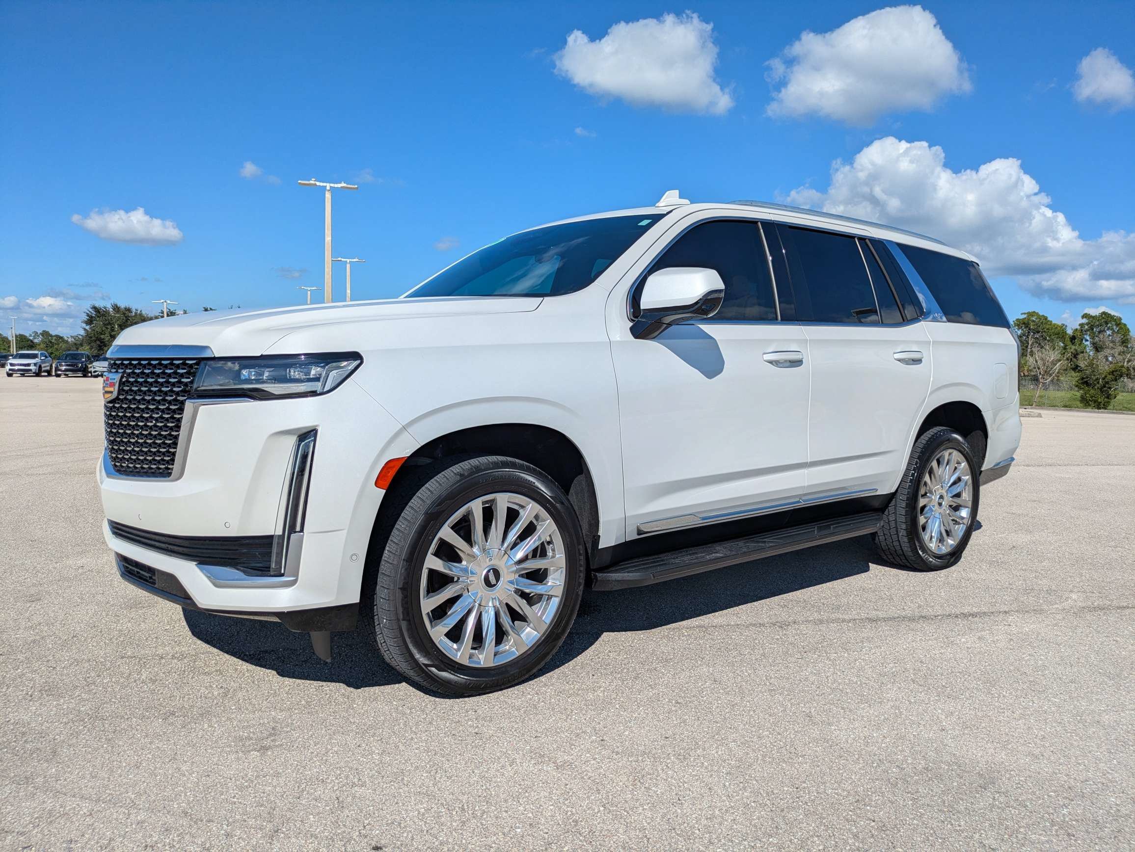 Used 2022 Cadillac Escalade Premium Luxury AWD/4WD image 8