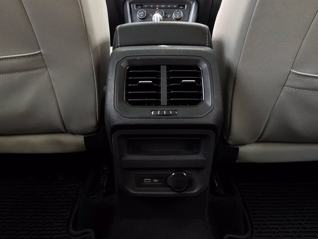 Used 2021 Volkswagen Tiguan SE FWD image 14