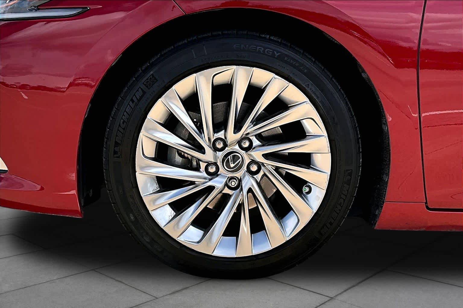 Used 2020 Lexus ES 350 Ultra Luxury w/ Accessory Package 2 FWD image 11