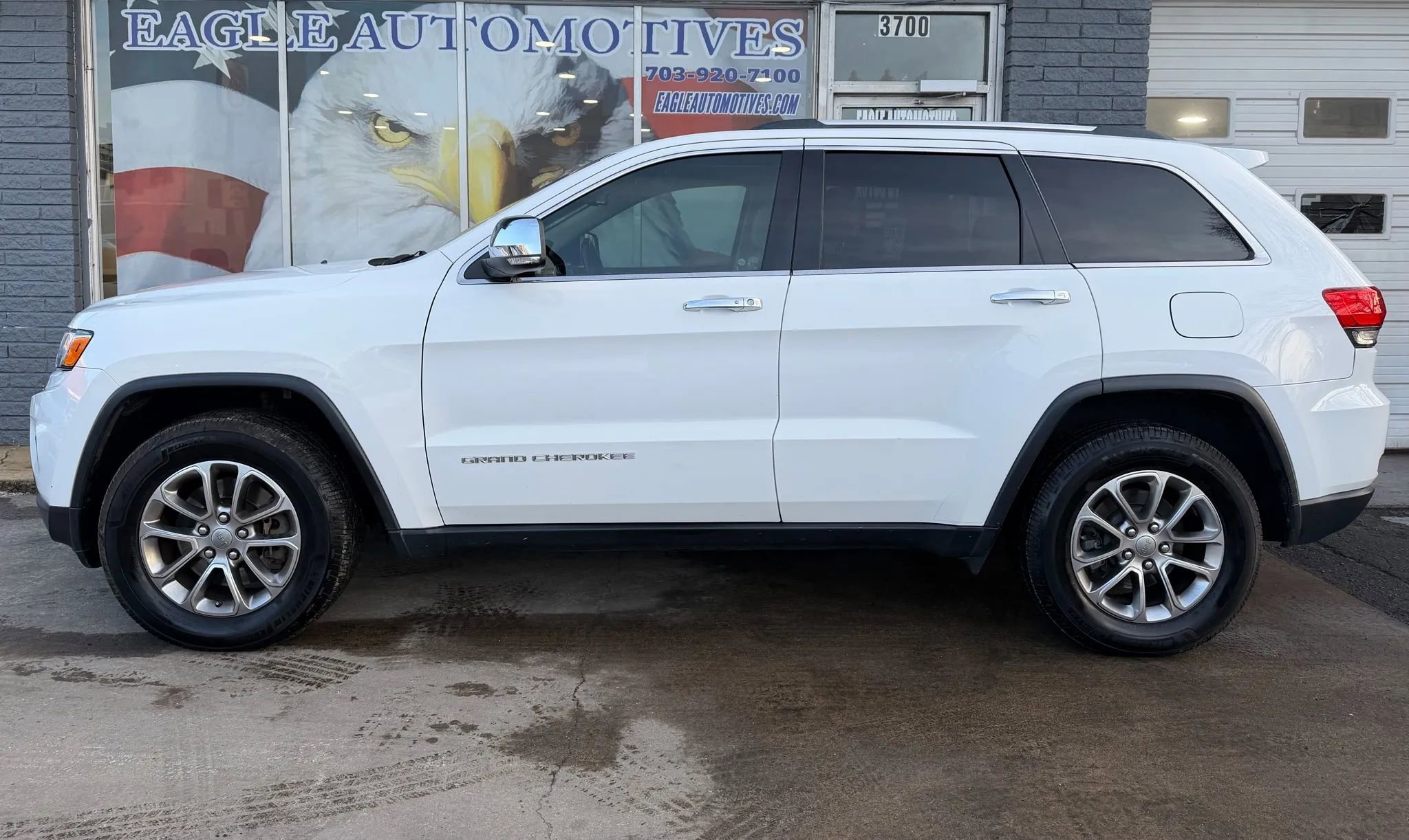 Used 2015 Jeep Grand Cherokee Limited w/ Luxury Group II image 6