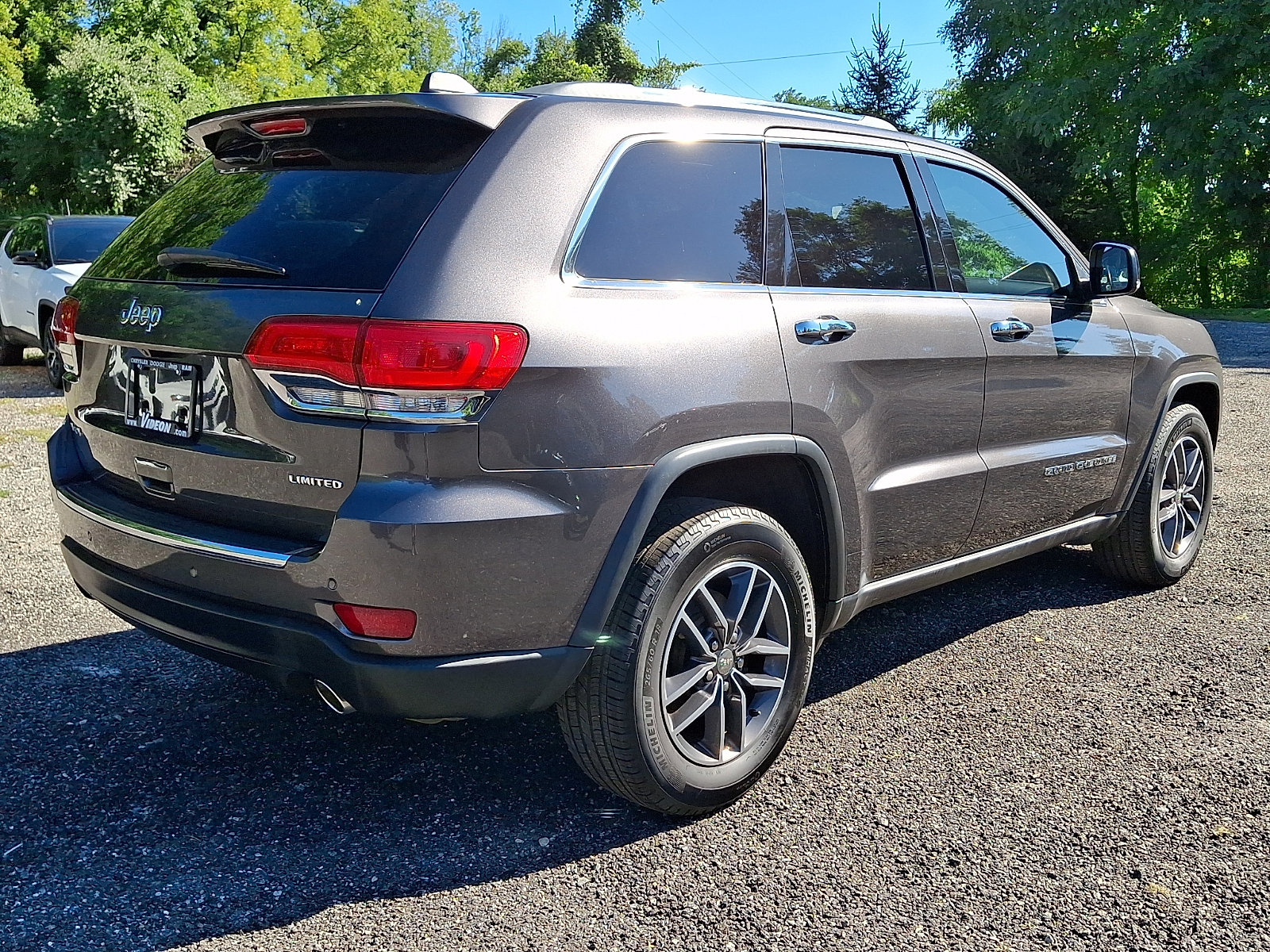 Used 2017 Jeep Grand Cherokee Limited AWD/4WD image 6