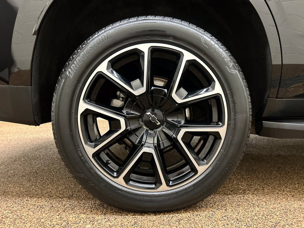 Used 2022 Chevrolet Tahoe RST w/ Luxury Package AWD/4WD image 32