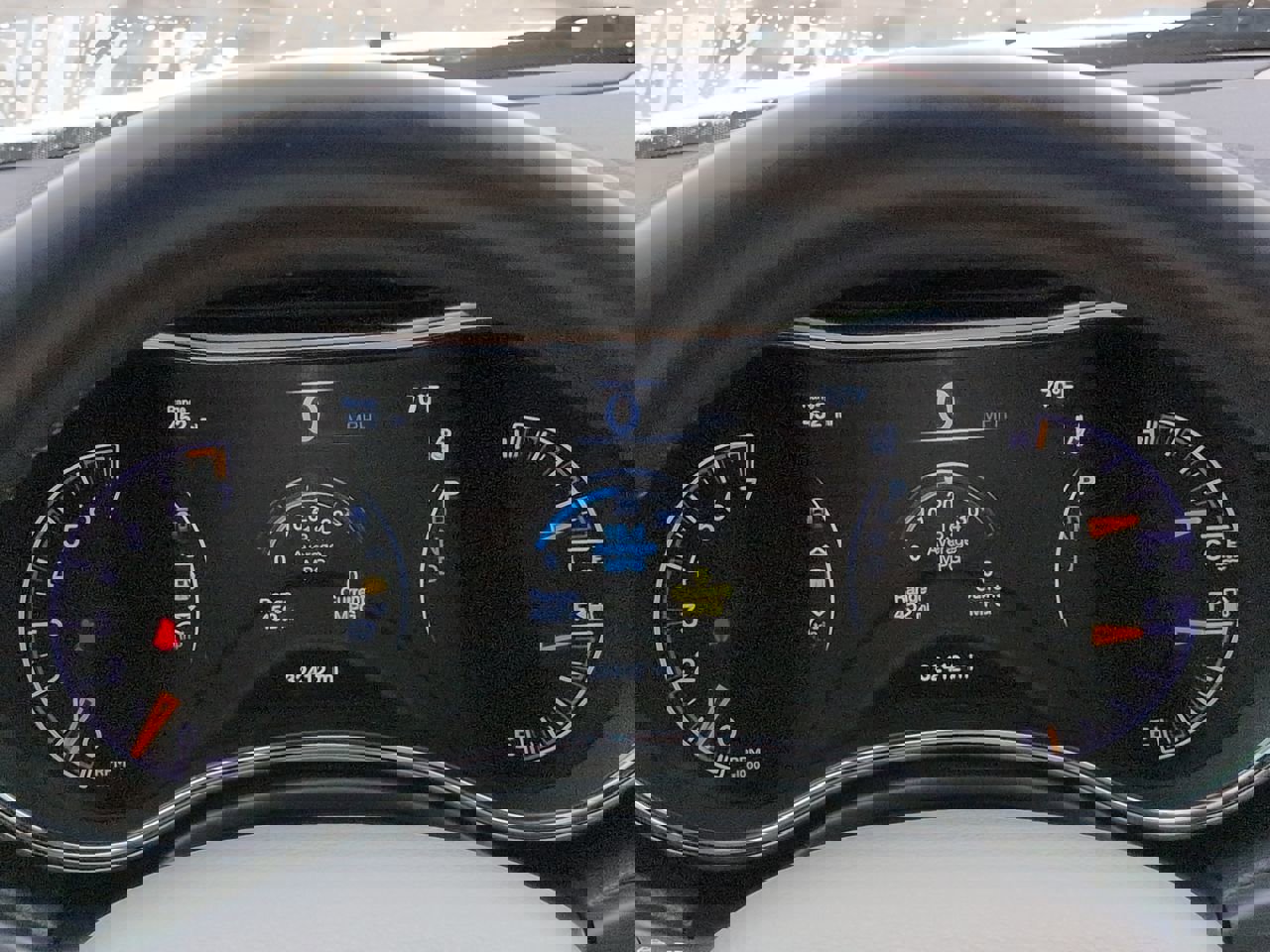 Certified 2022 Jeep Grand Cherokee Limited w/ Trailer Tow Group IV image 26