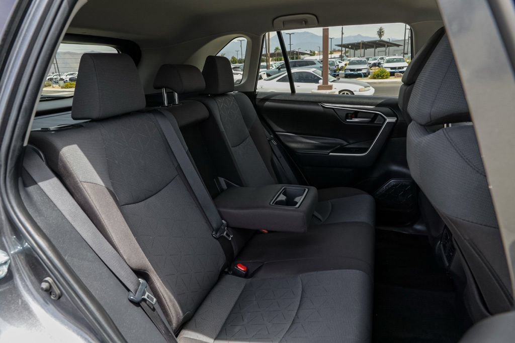 Used 2025 Toyota RAV4 XLE FWD image 23