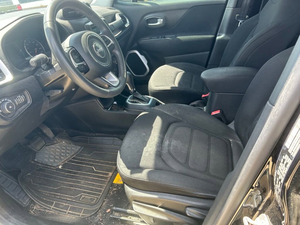 Used 2020 Jeep Renegade Latitude FWD image 4