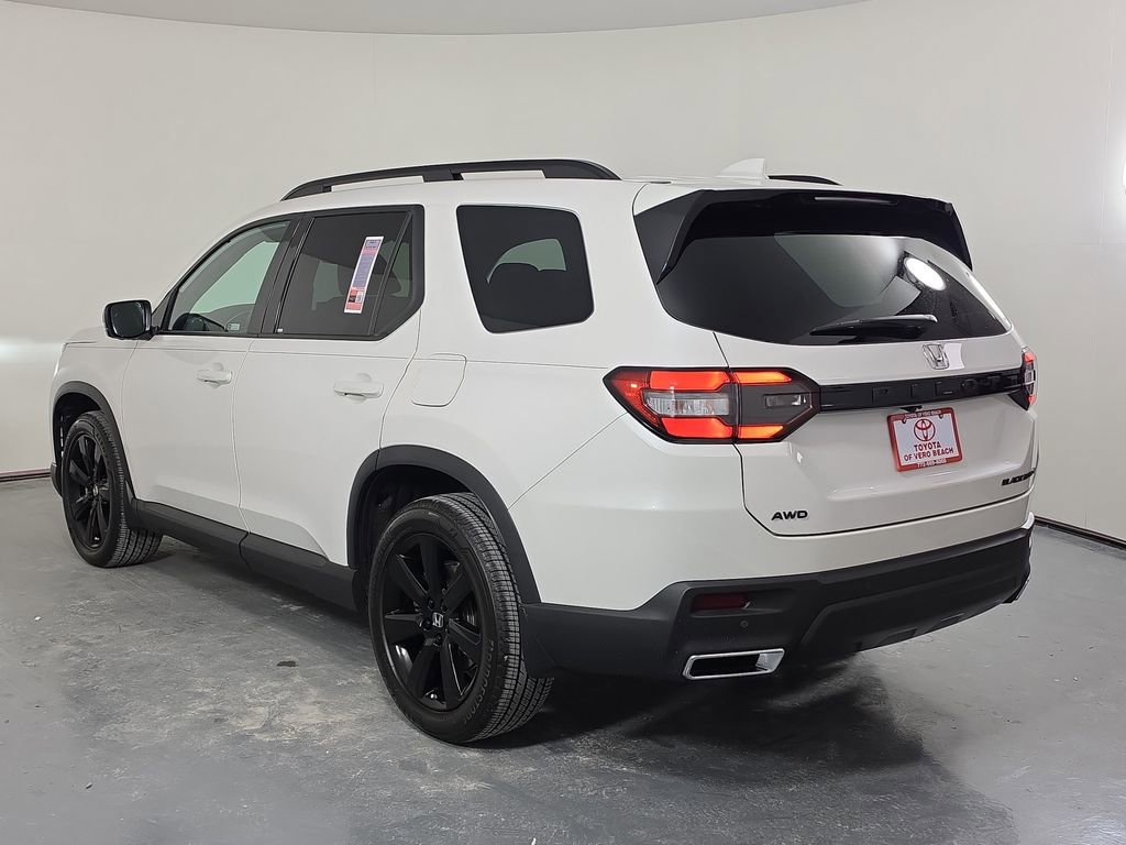 Used 2025 Honda Pilot Black Edition image 4