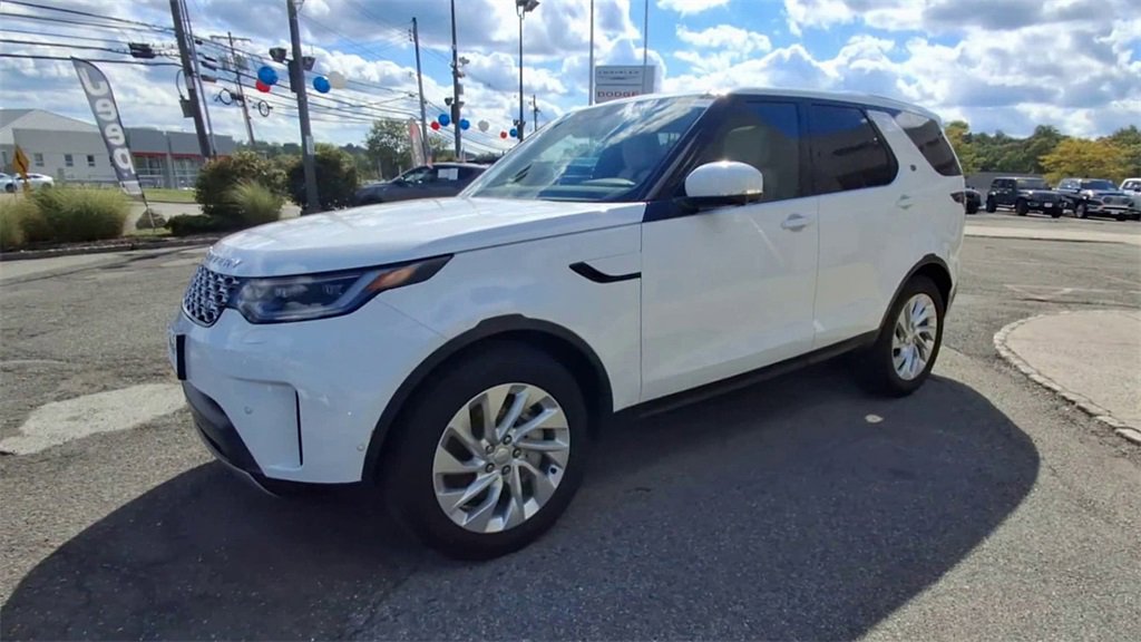 Used 2023 Land Rover Discovery S image 4