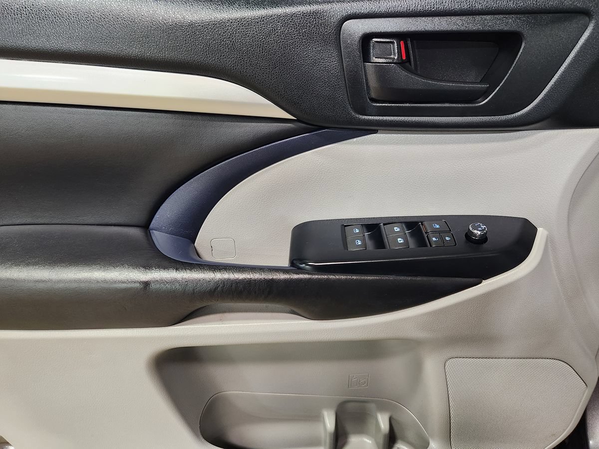 Used 2019 Toyota Highlander Plus FWD image 42