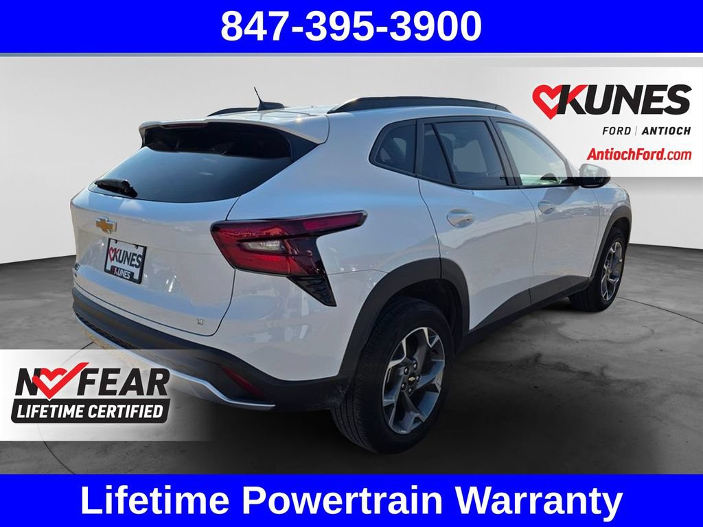 Used 2025 Chevrolet Trax LT FWD image 11