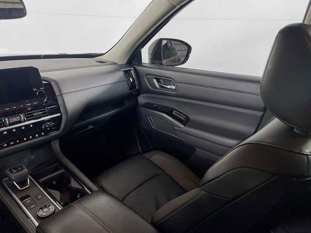 Certified 2022 Nissan Pathfinder SL w/ Lighting Package (N92) image 22