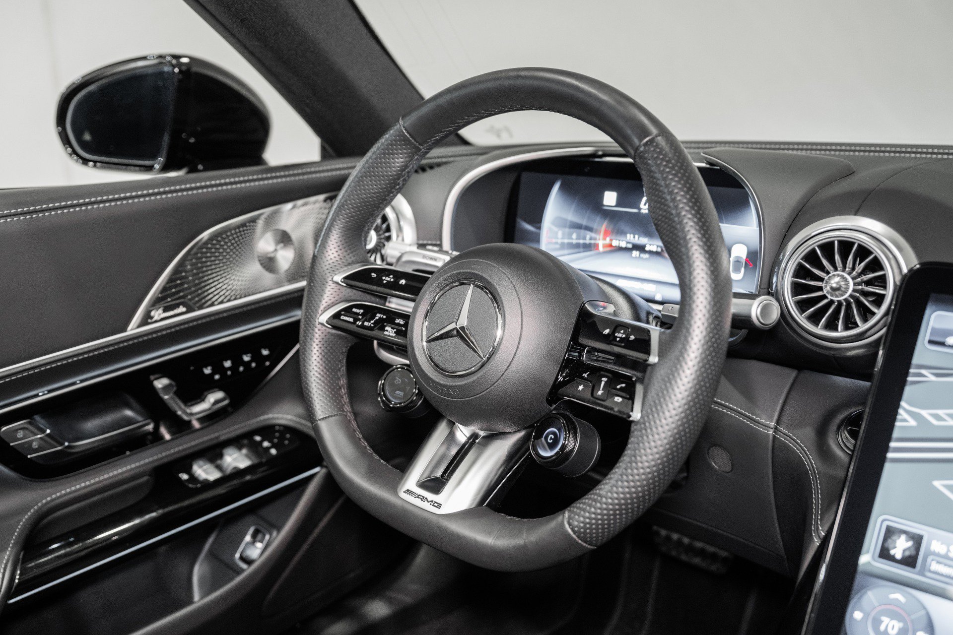 Used 2023 Mercedes-Benz SL 63 AMG 4MATIC image 29