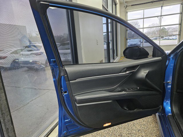 Used 2018 Toyota Camry XSE image 16