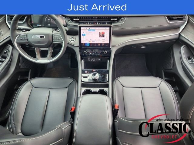 Used 2025 Jeep Grand Cherokee Limited image 35