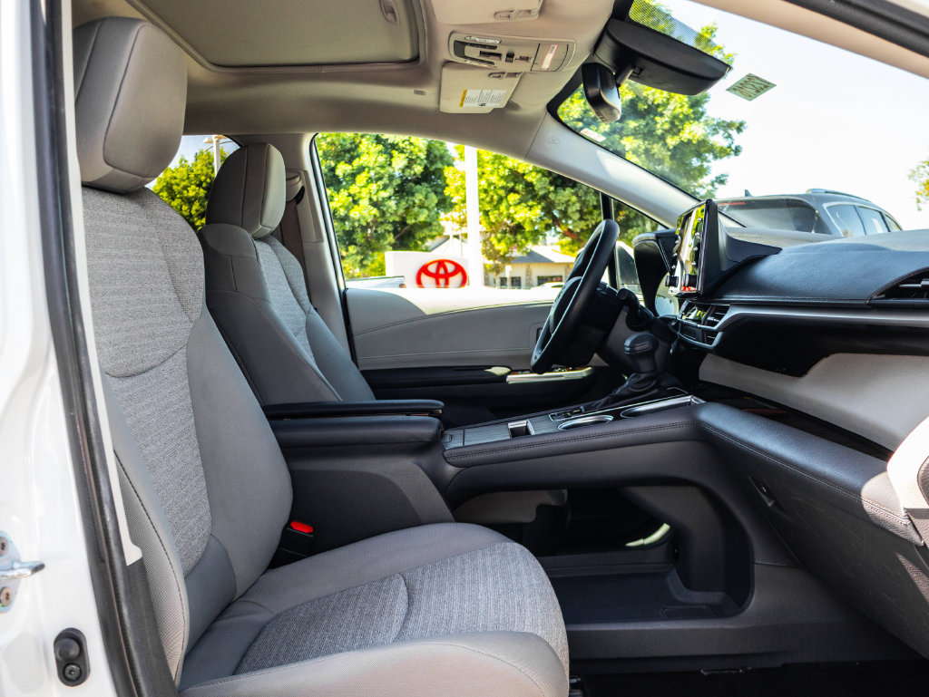 Certified 2024 Toyota Sienna LE w/ LE Plus Package FWD image 20