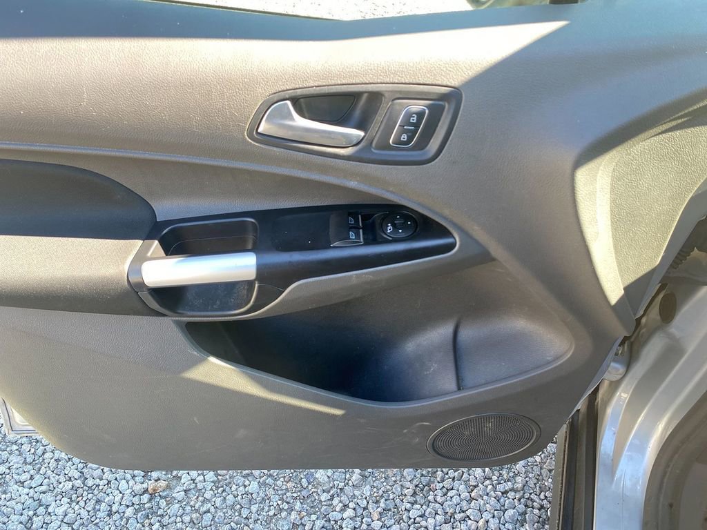 Used 2021 Ford Transit Connect XLT image 9