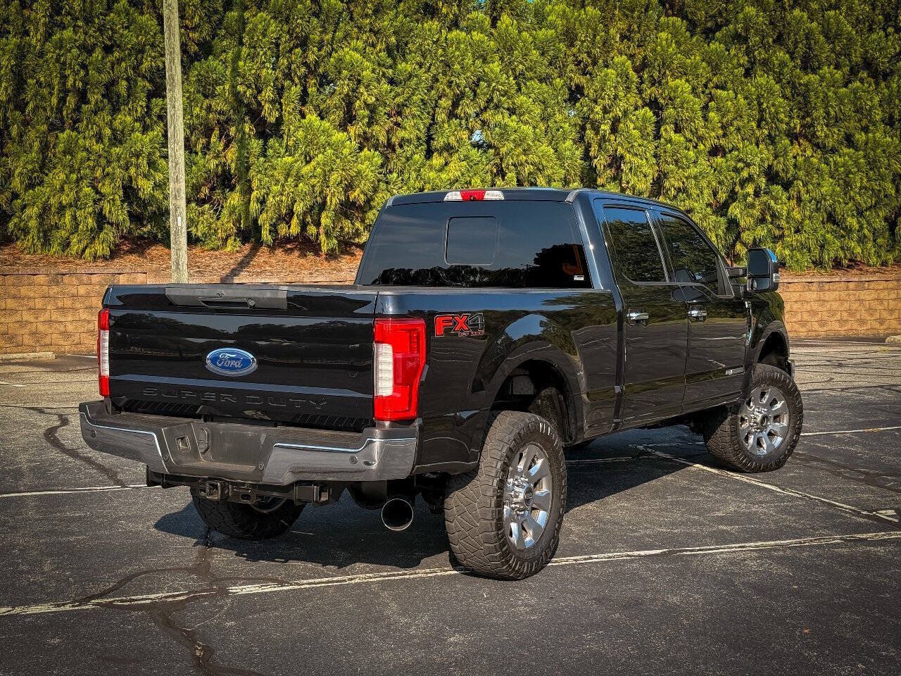 Used 2019 Ford F250 Lariat w/ Lariat Ultimate Package AWD/4WD image 3