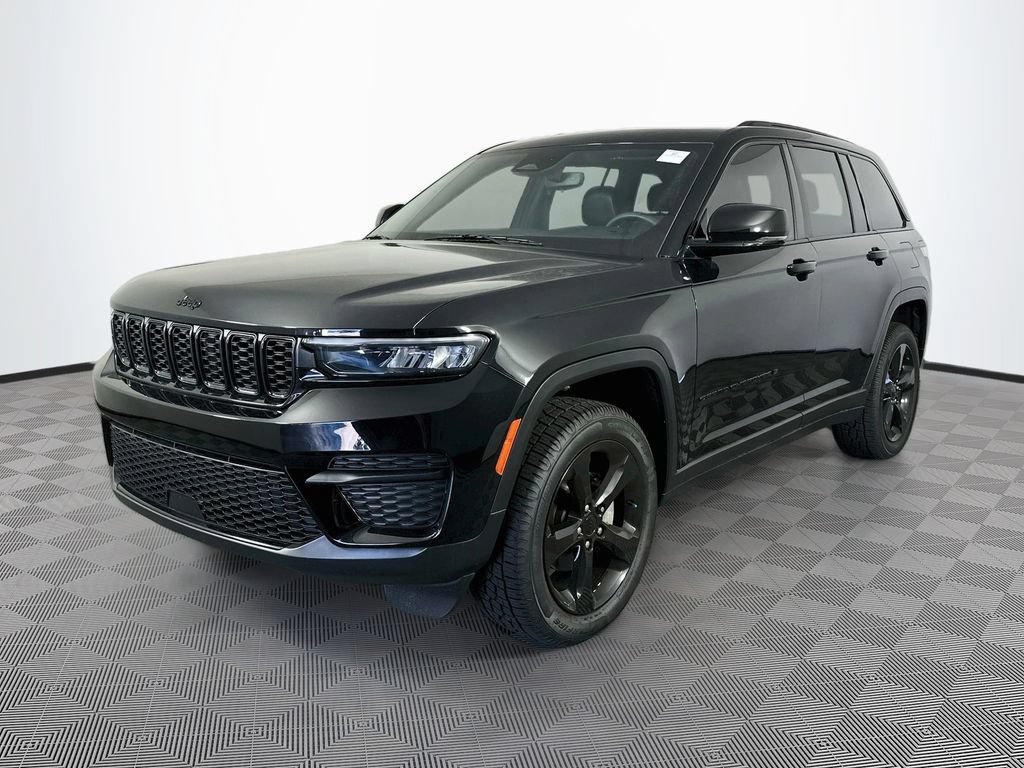 Used 2023 Jeep Grand Cherokee Altitude AWD/4WD image 4