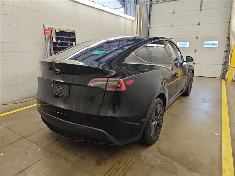 Used 2025 Tesla Model Y Long Range image 3